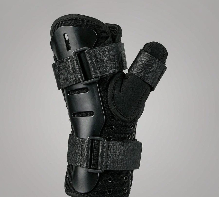 Adjustable thumb spica splint